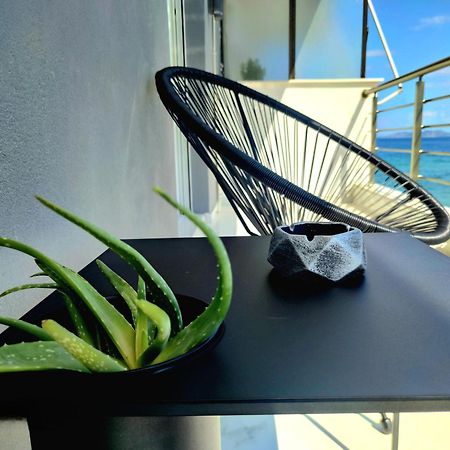 Black & White Seaside House Kalamia Corinth Екстериор снимка