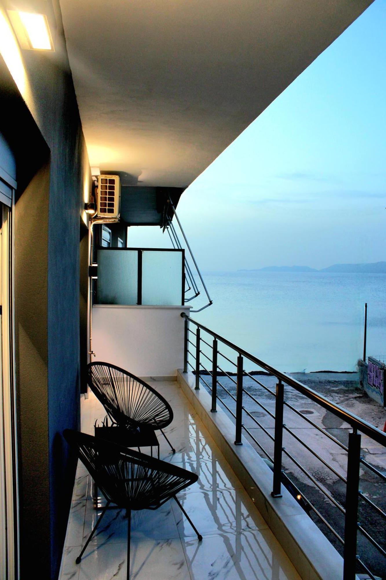 Black & White Seaside House Kalamia Corinth Екстериор снимка