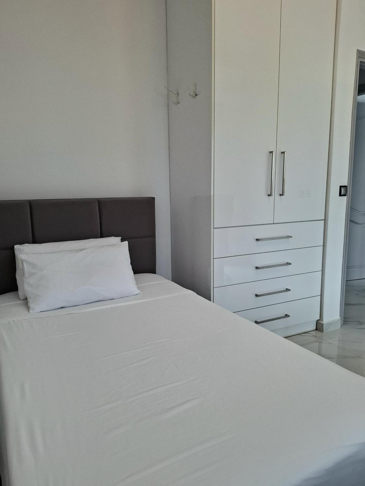 Black & White Seaside House Kalamia Corinth Екстериор снимка