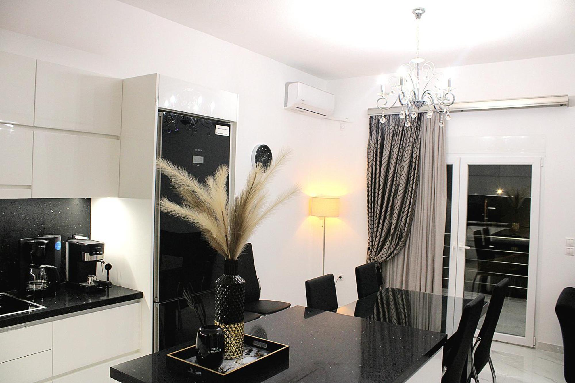 Black & White Seaside House Kalamia Corinth Екстериор снимка