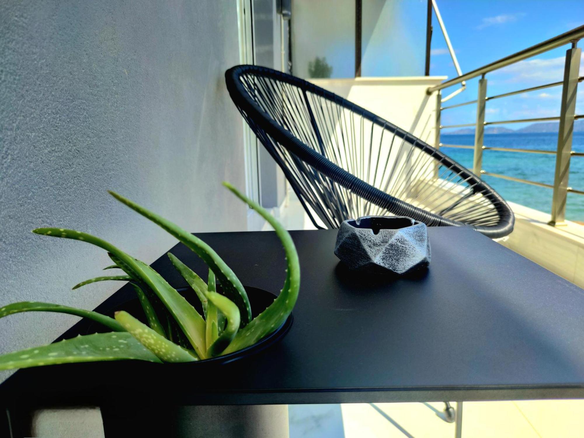 Black & White Seaside House Kalamia Corinth Екстериор снимка