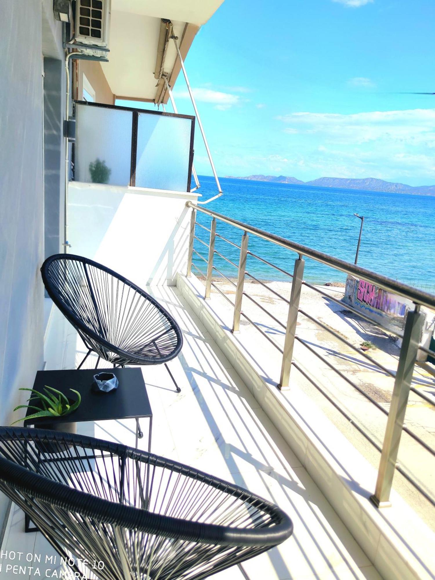 Black & White Seaside House Kalamia Corinth Екстериор снимка